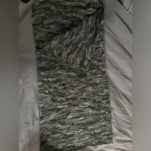 Lululemon Vinyasa Scarf Camo